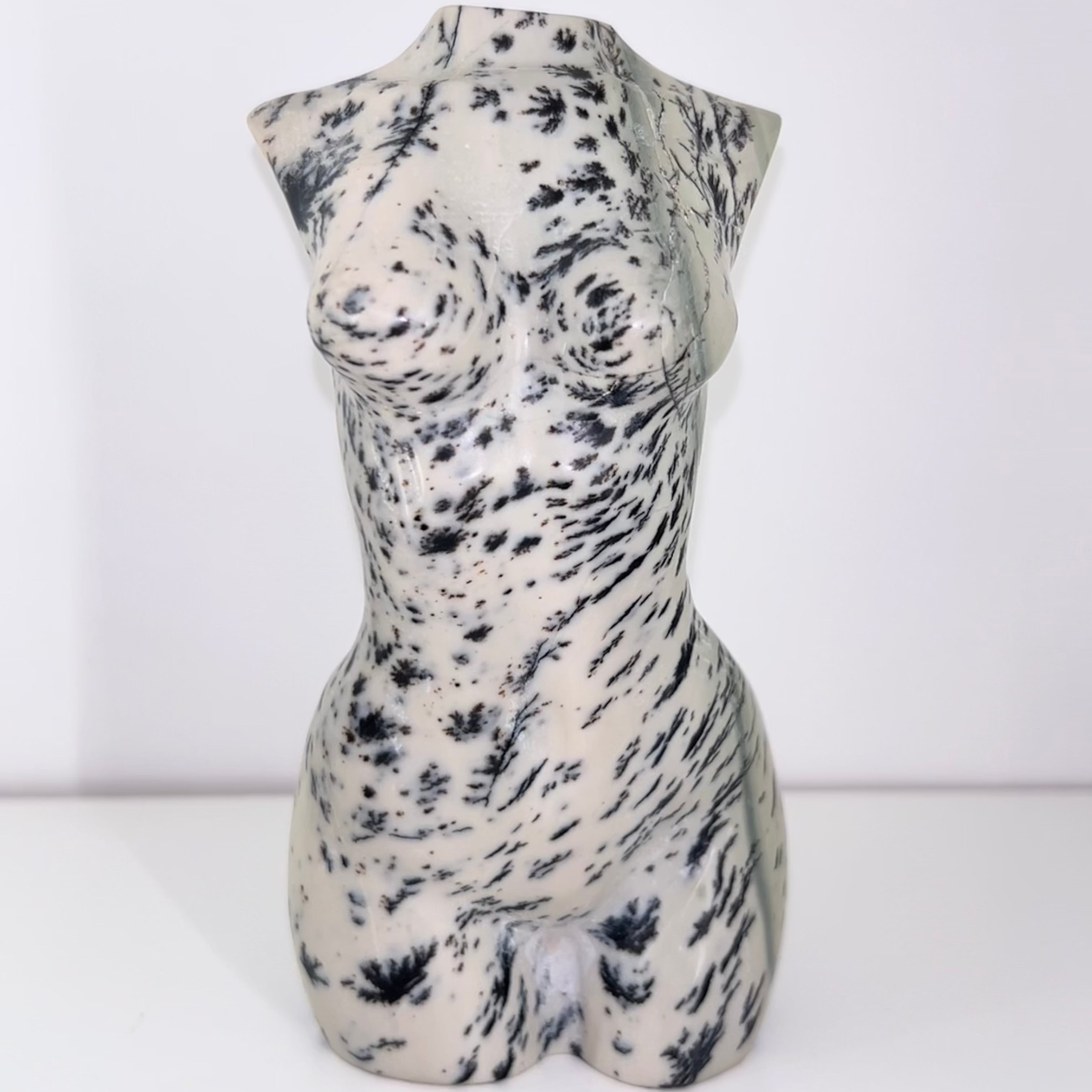 Dendritic Agate Female Bodyform