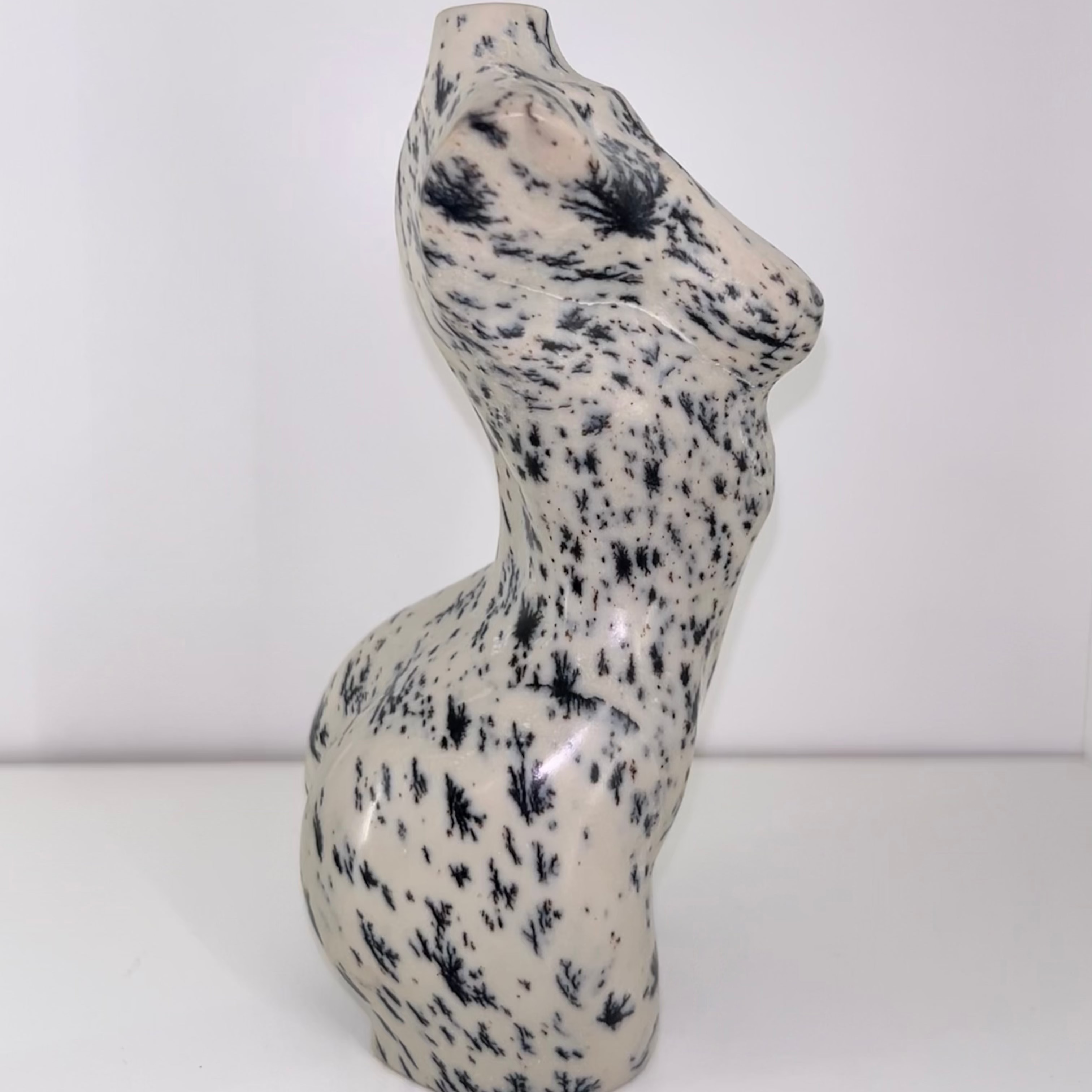 Dendritic Agate Female Bodyform