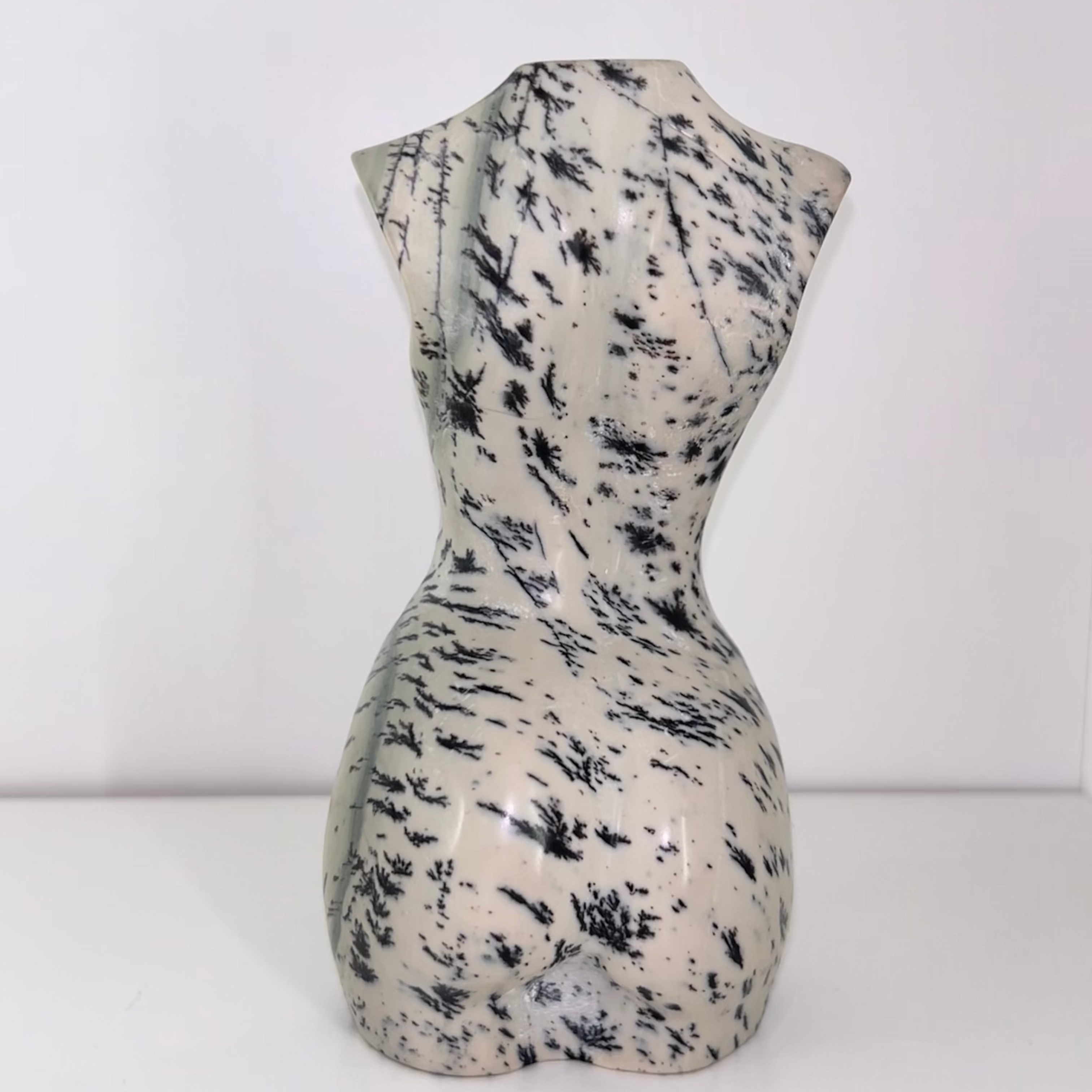 Dendritic Agate Female Bodyform