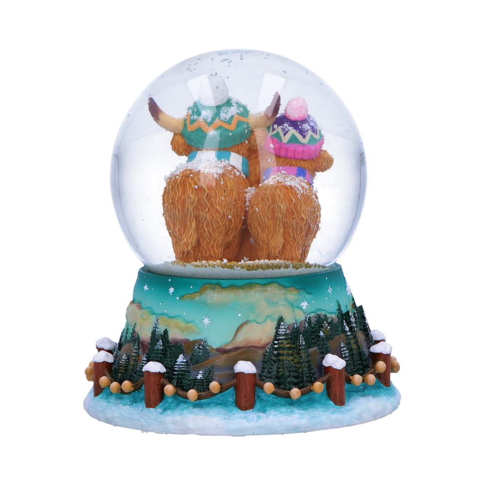 Winter Highland Cow Snowglobe