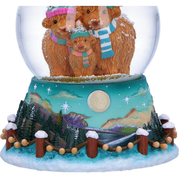 Winter Highland Cow Snowglobe