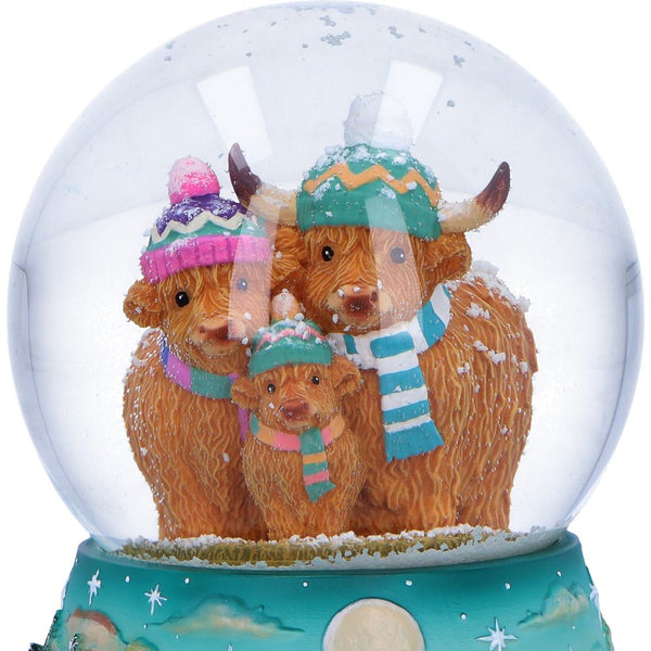 Winter Highland Cow Snowglobe