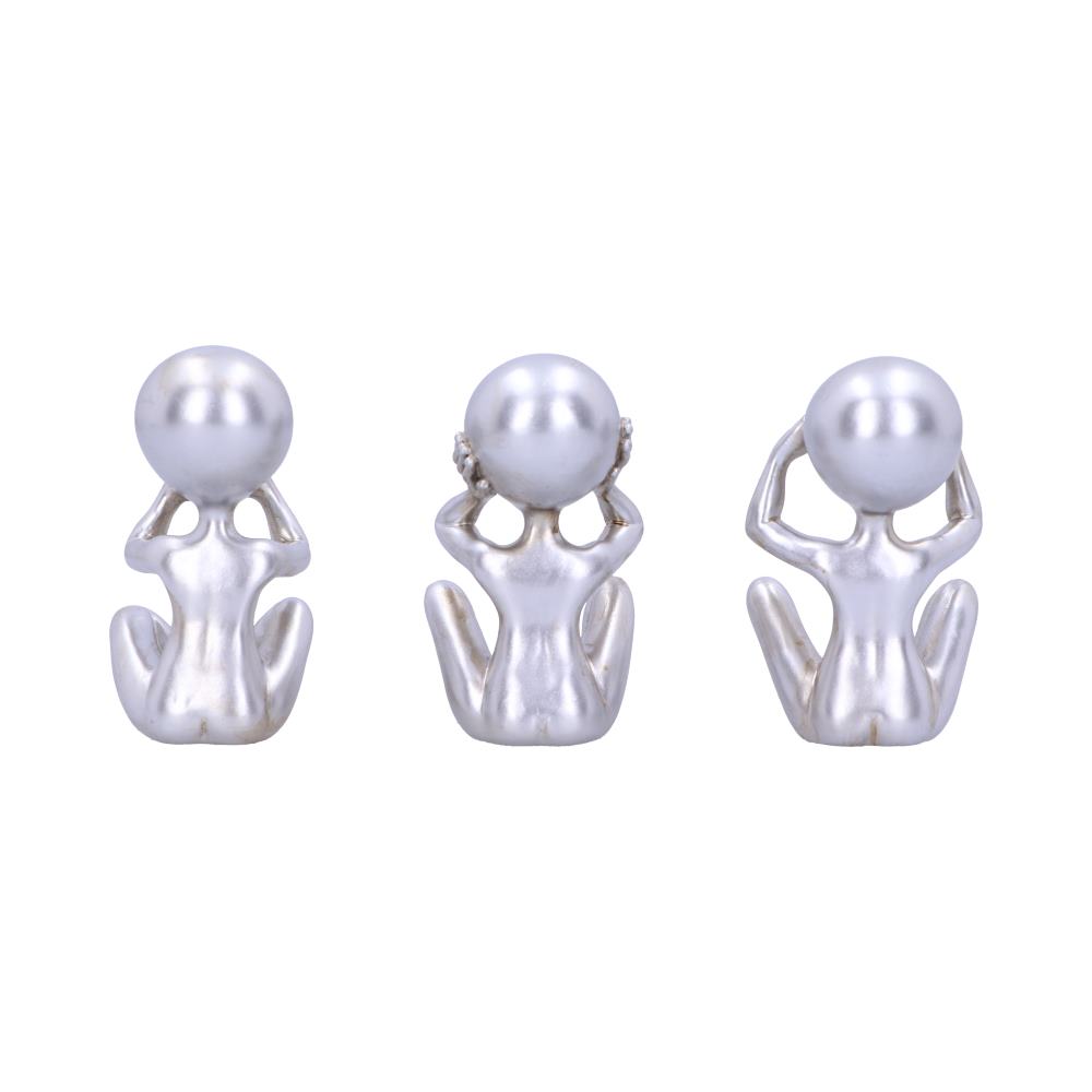 Three Wise Aliens